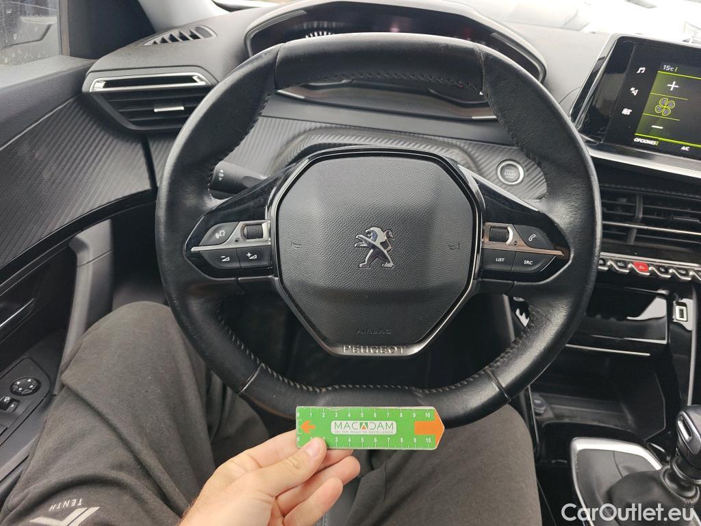  Peugeot  2008 PEUGEOT  / 2019 / 5P / todoterreno Allure BlueHDI 81kW (110CV) #21