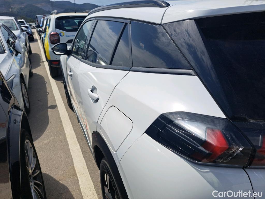  Peugeot  2008 PEUGEOT  / 2019 / 5P / todoterreno Allure BlueHDI 81kW (110CV) #13