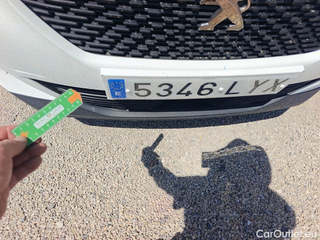  Peugeot  2008 PEUGEOT  / 2019 / 5P / todoterreno Active Puretech 100 S&S BVM6 #17