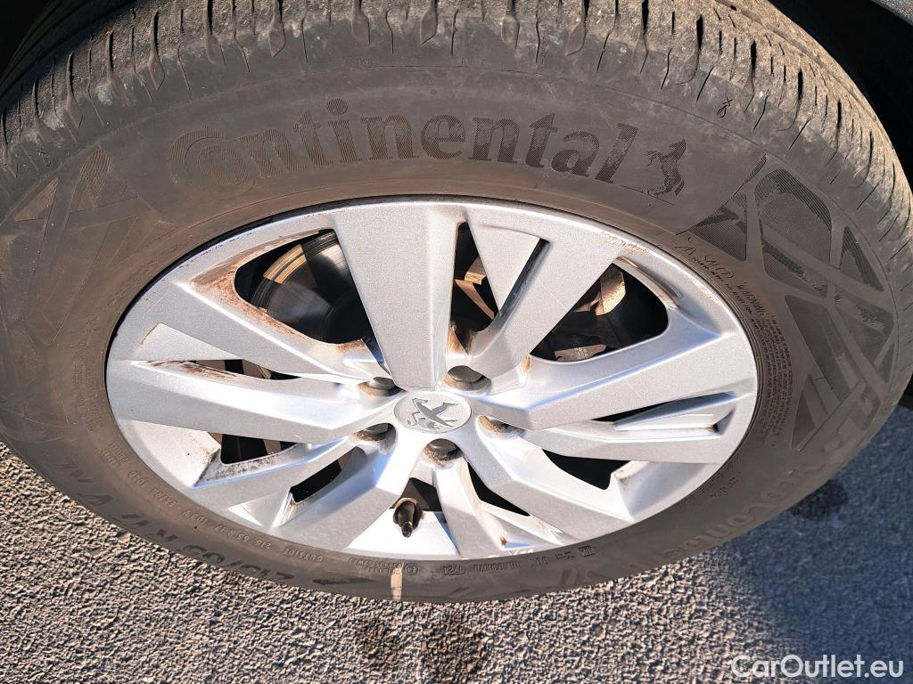  Peugeot  3008 PEUGEOT  / 2020 / 5P / todoterreno 1.5 BlueHDi 96kW (130CV) S&S Active Pack #17