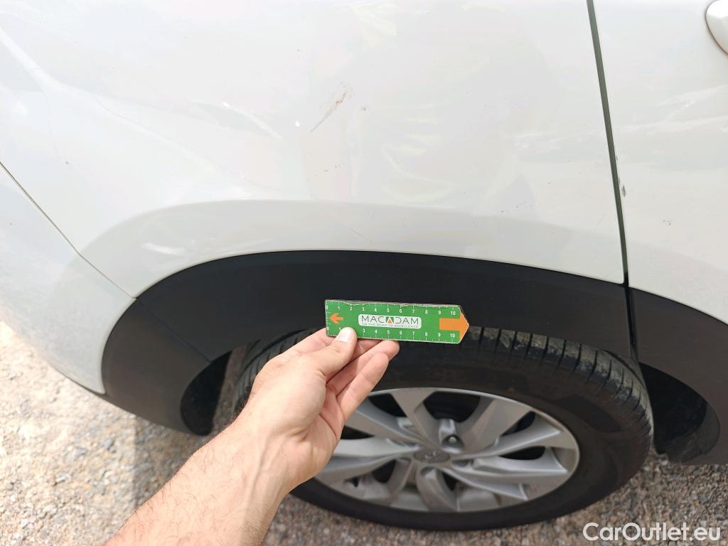  Hyundai  Tucson HYUNDAI  / 2018 / 5P / todoterreno 1.6 CRDI 85kW (116CV) 48V SLE 4X2(SP)(SL) #42