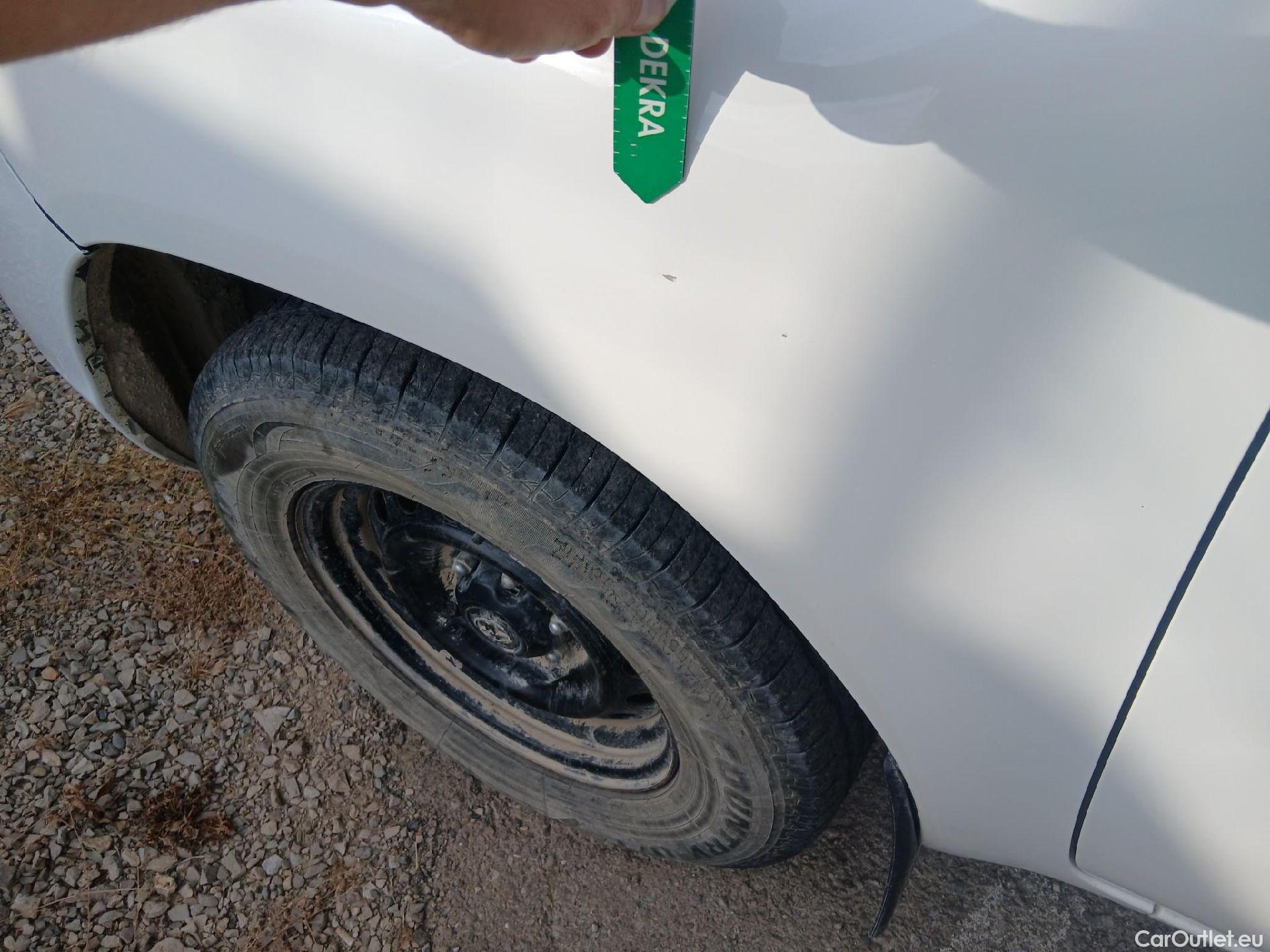  Toyota  Hilux TOYOTA  / 2020 / 4P / pickup 2.4 D-4D Cabina Doble GX #9