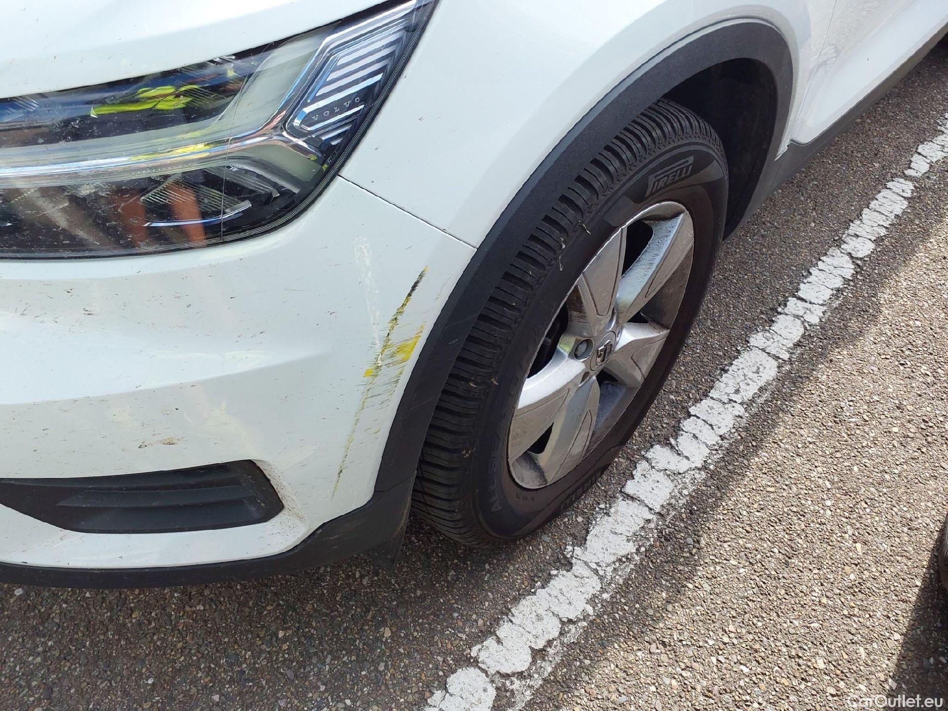  Volvo  XC 40 VOLVO XC40 1.5 T2 Momentum Core 130 CV #24