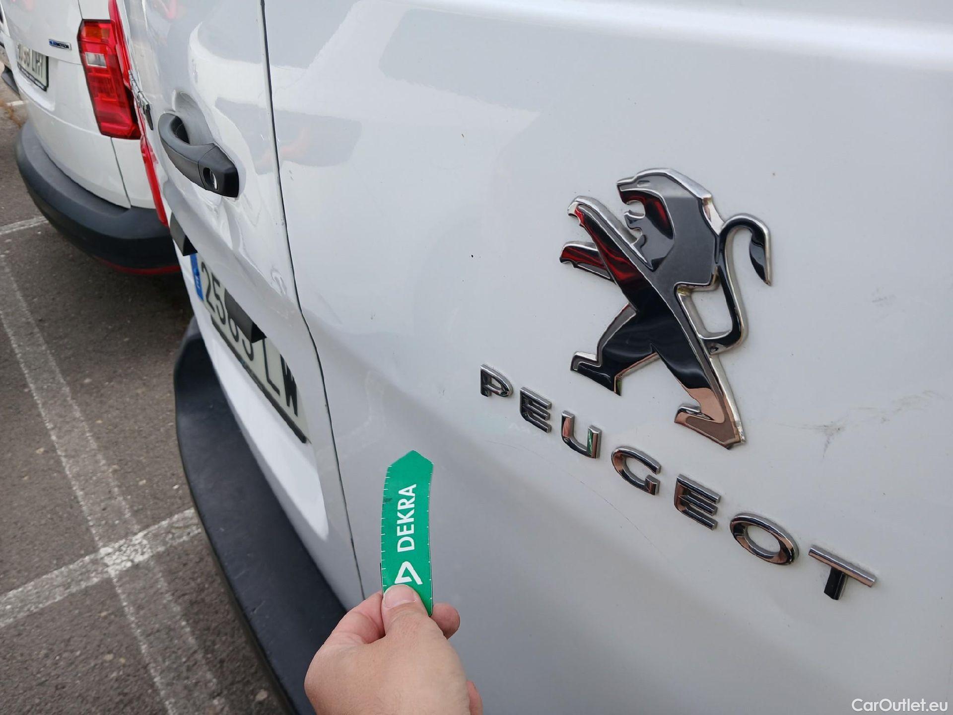  Peugeot  Expert PEUGEOT  / 2016 / 4P / furgón Furgón Pro 1.5 BlueHDi 120 Standard #58