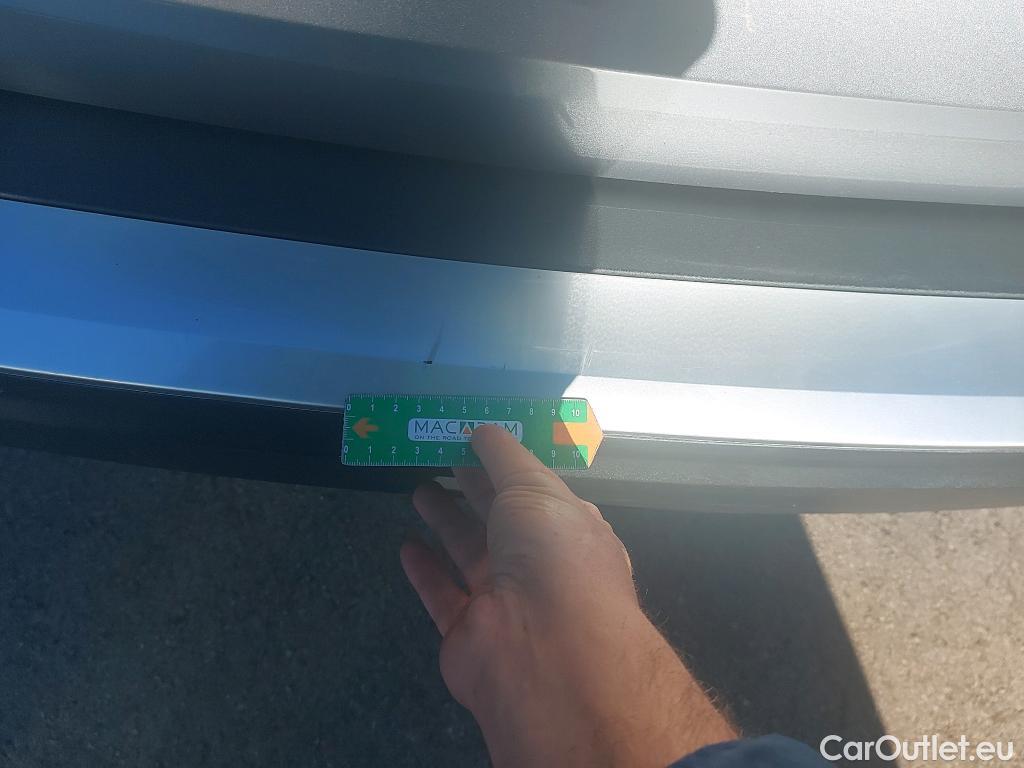  Peugeot  2008 PEUGEOT  / 2019 / 5P / todoterreno Allure BlueHDI 130 S&S EAT8 (Partners) #23