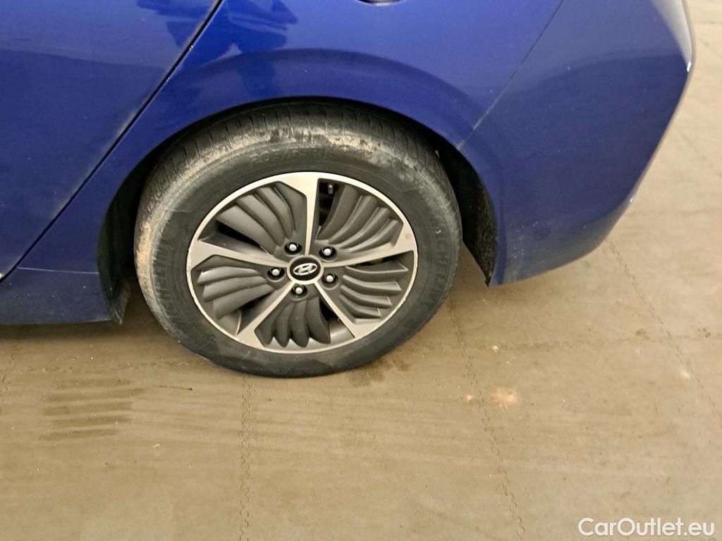  Hyundai   Ioniq HYUNDAI / 2019 / 5P / berlina con portón 1.6 GDI PHEV Klass DCT #6