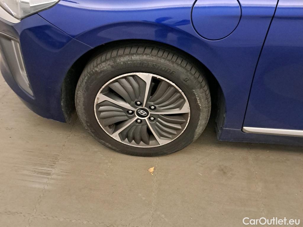  Hyundai   Ioniq HYUNDAI / 2019 / 5P / berlina con portón 1.6 GDI PHEV Klass DCT #4