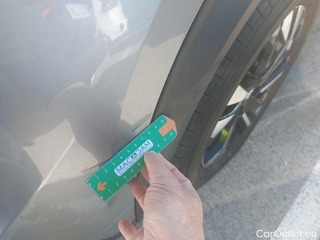  Peugeot  2008 PEUGEOT  / 2019 / 5P / todoterreno Allure BlueHDI 130 S&S EAT8 (Partners) #16