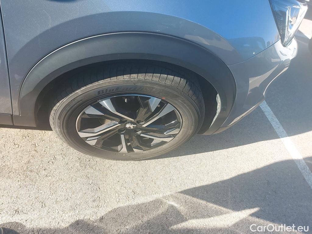  Peugeot  2008 PEUGEOT  / 2019 / 5P / todoterreno Allure BlueHDI 130 S&S EAT8 (Partners) #32