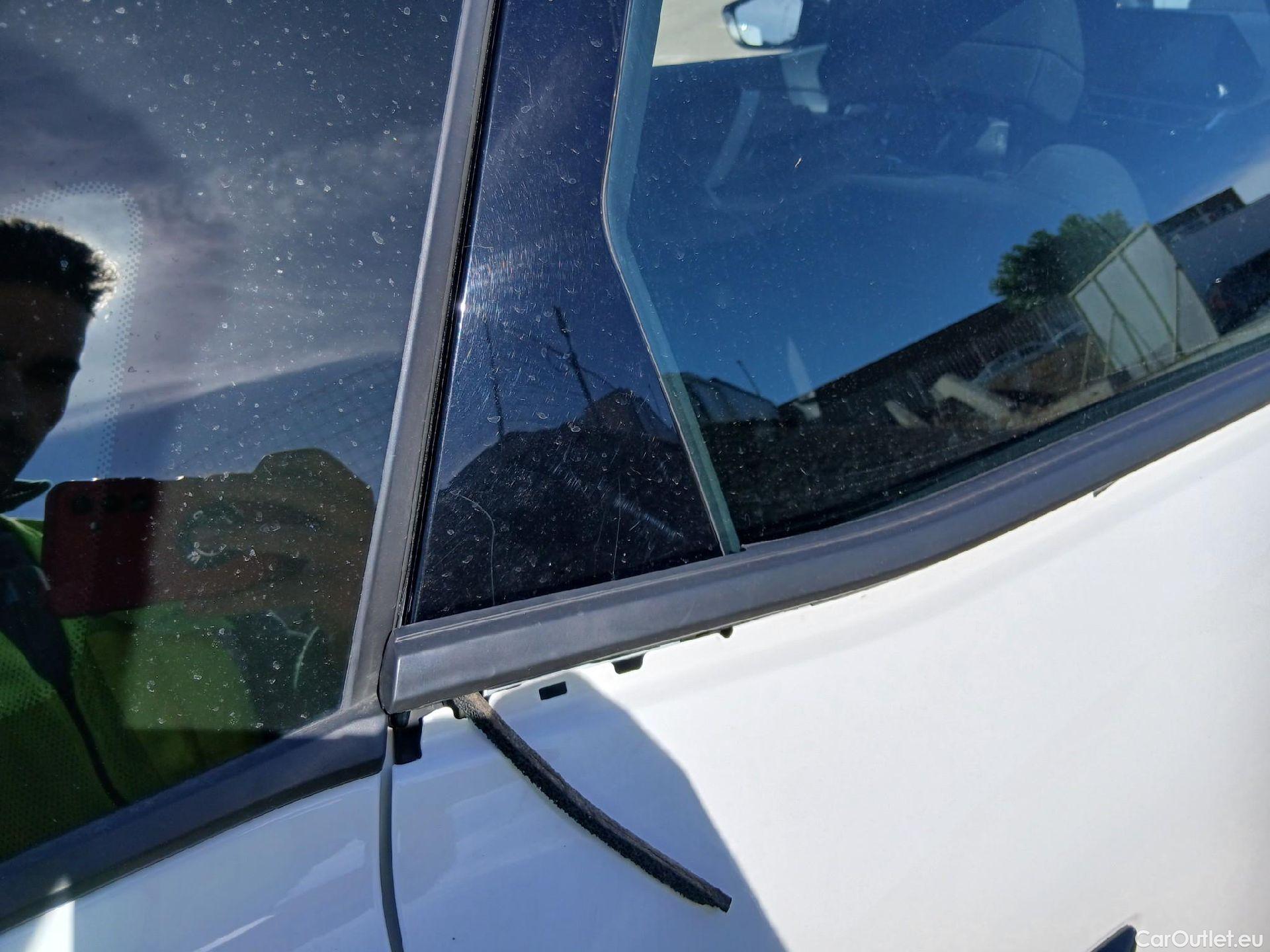  Citroen  C4 CITROEN  / 2020 / 5P / berlina con portón BlueHdi 110 S&S Live Pack #19