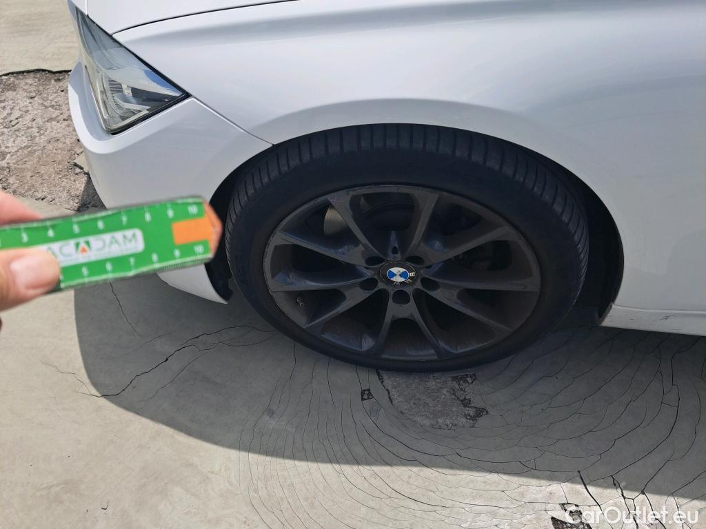  Bmw  Serie 3 BMW  4p 6G sedán 320dA #14