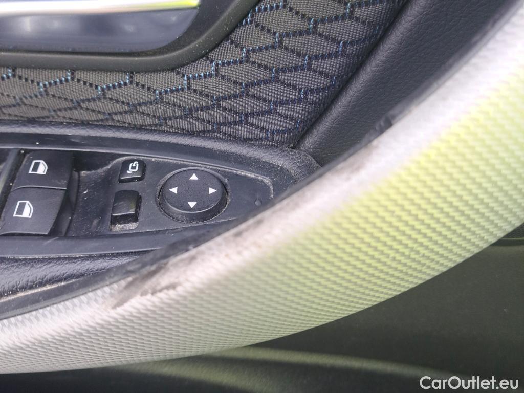  Bmw  Serie 3 BMW  4p 6G sedán 320dA #2