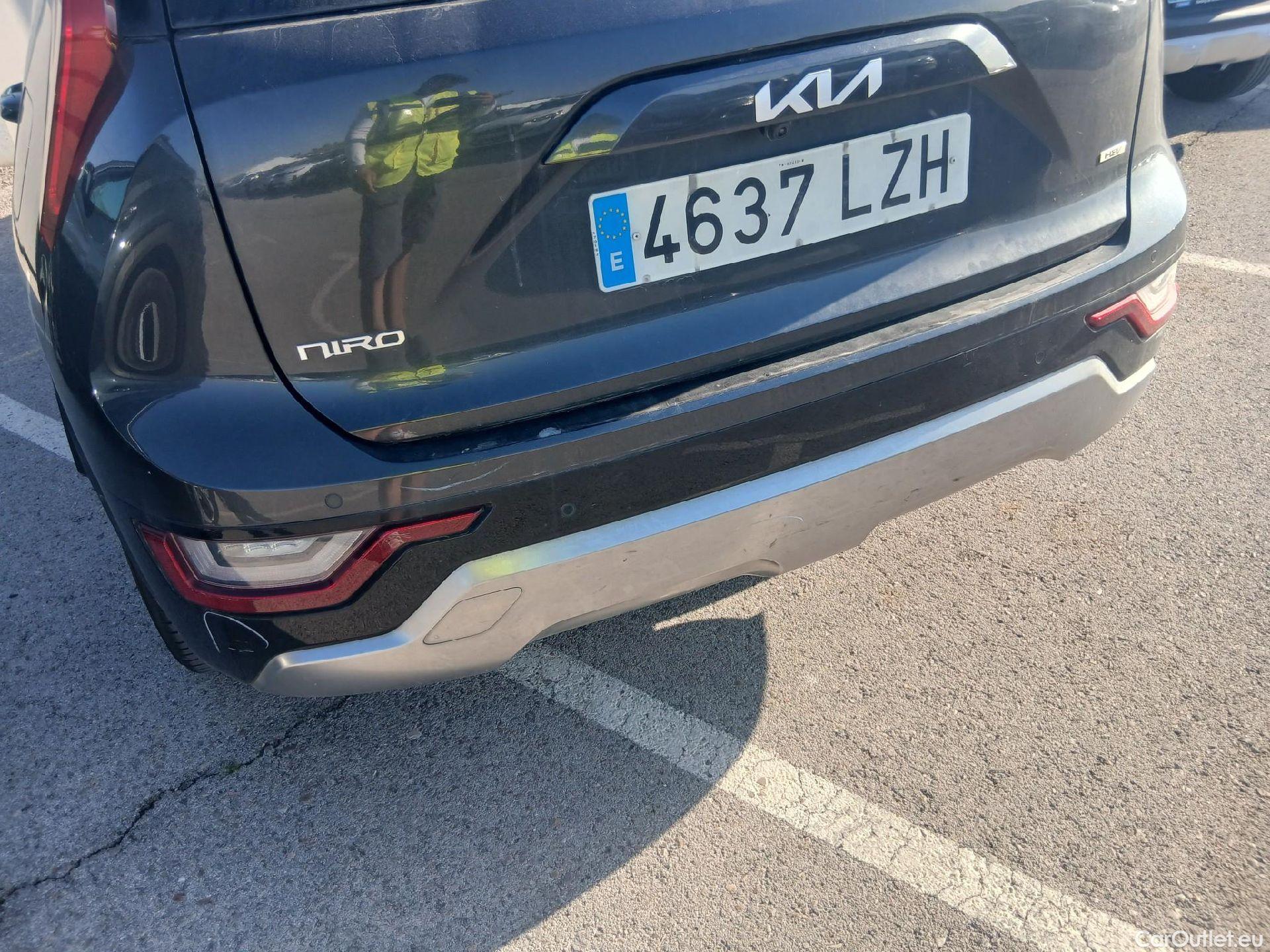  KIA  Niro KIA  / 2022 / 5P / crossover 1.6 GDi HEV 104kW (141CV) Drive #30