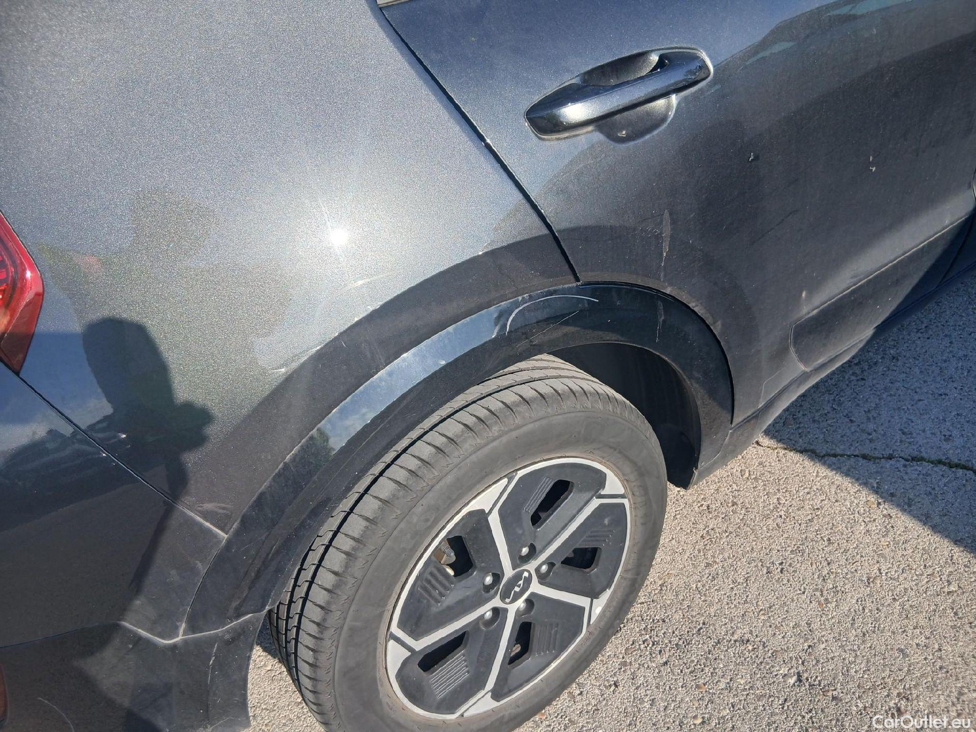 KIA  Niro KIA  / 2022 / 5P / crossover 1.6 GDi HEV 104kW (141CV) Drive #33