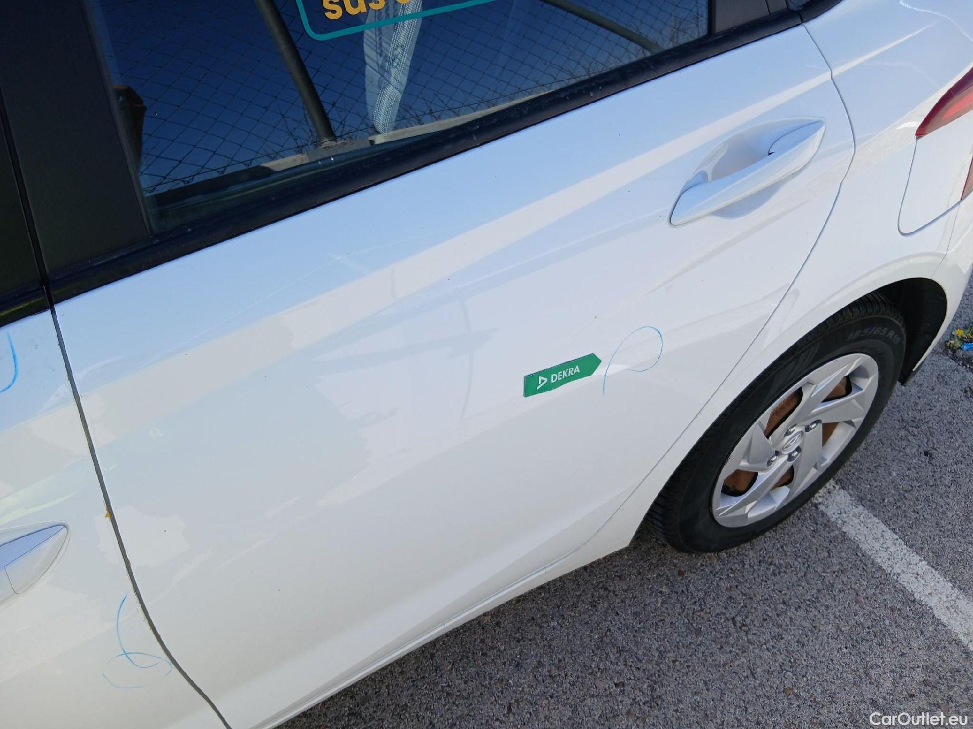  Hyundai  i20 HYUNDAI  / 5P / 1.0 TGDI 100 CV Essence #26