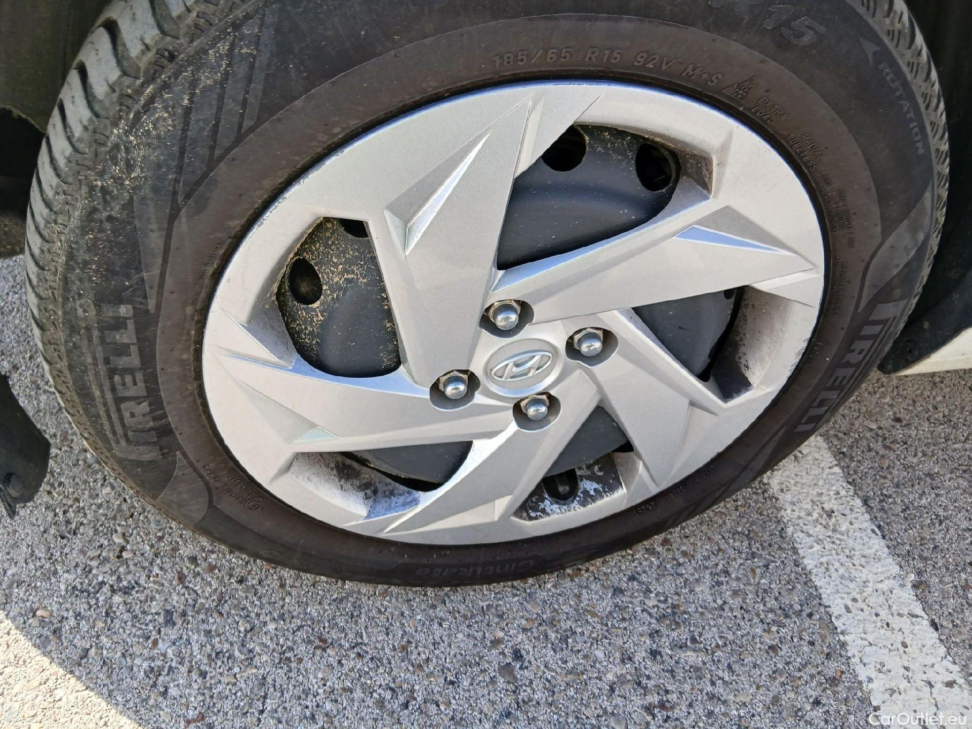  Hyundai  i20 HYUNDAI  / 5P / 1.0 TGDI 100 CV Essence #12