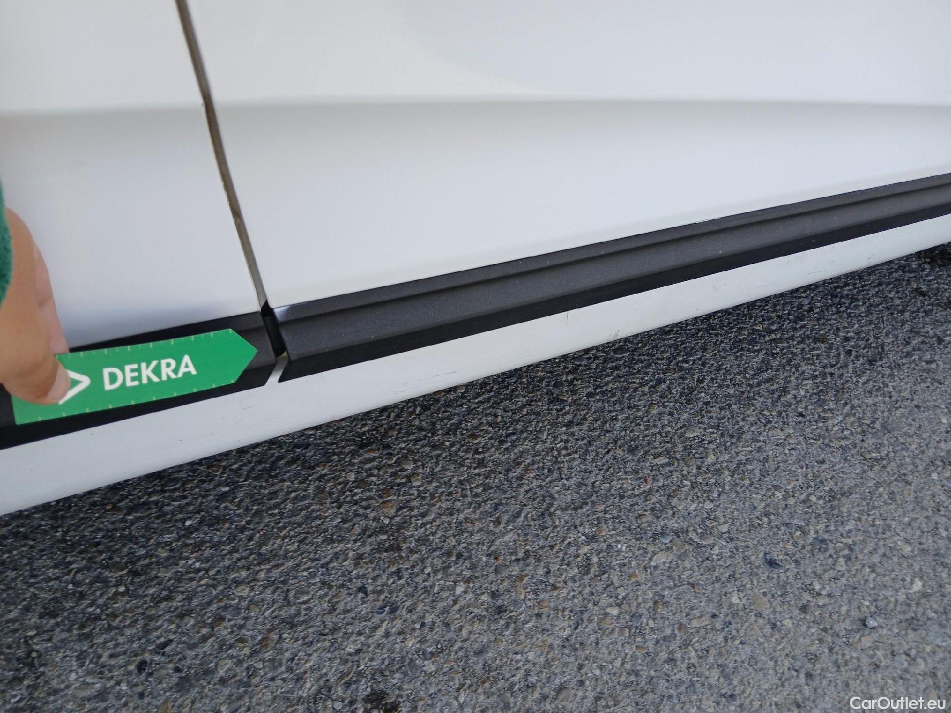  Renault  Clio RENAULT  / 2019 / 5P / berlina con portón Intens TCe 67 kW (91CV) (AC) #44