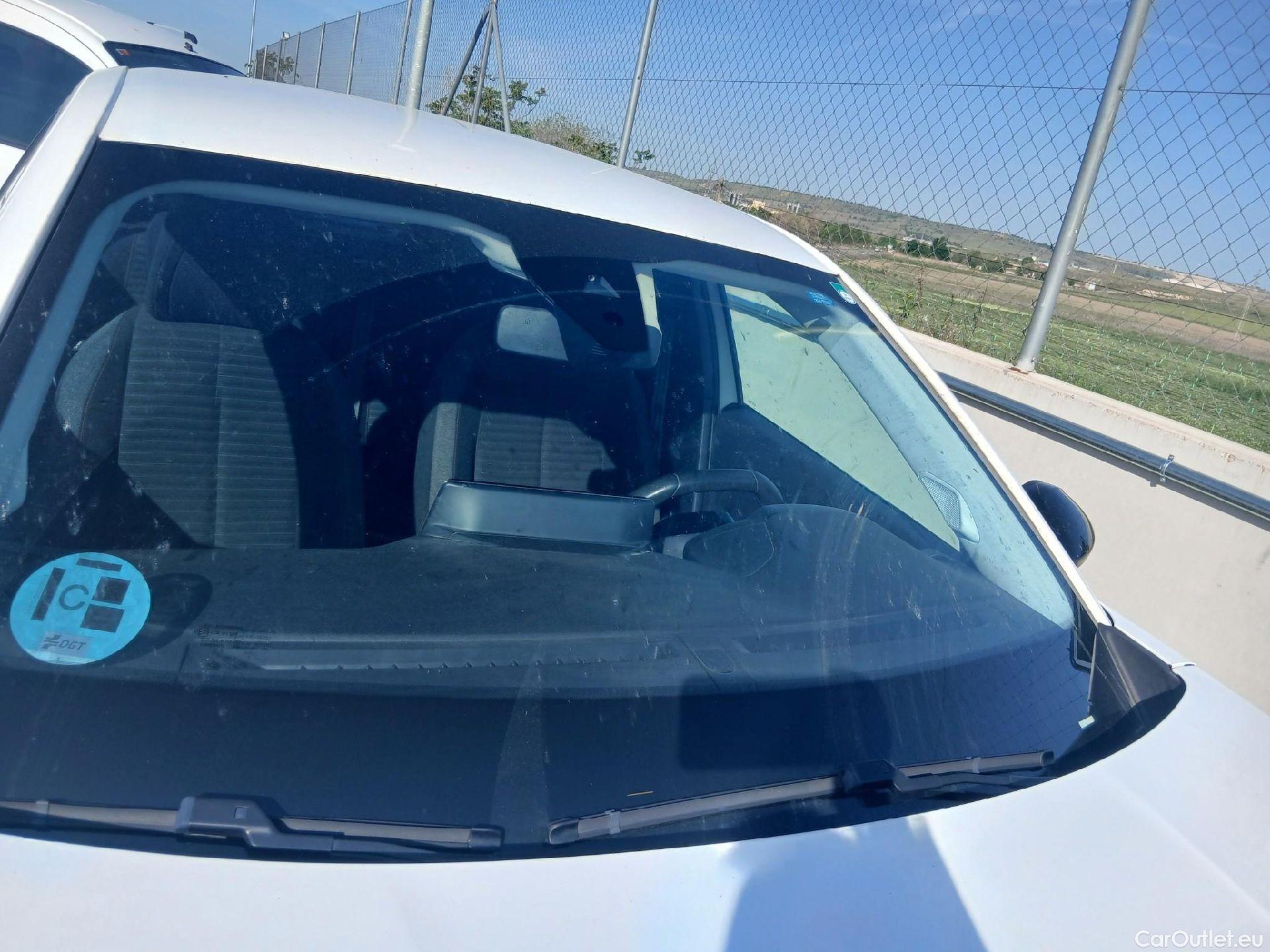  Peugeot  2008 PEUGEOT  / 2019 / 5P / todoterreno Active BlueHDI 81kW (110CV) #22