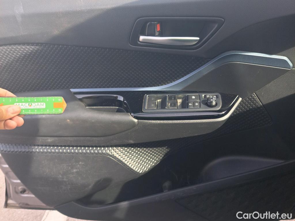  Toyota  C-HR TOYOTA  / 2019 / 5P / todoterreno 1.8 125H Advance #24