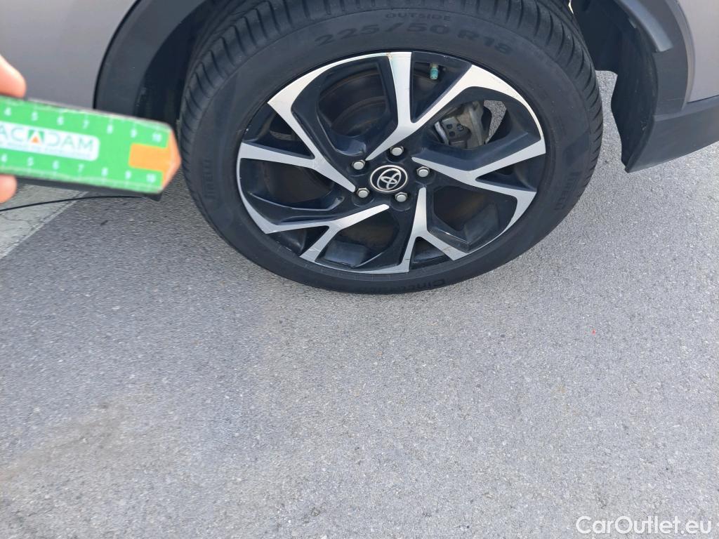  Toyota  C-HR TOYOTA  / 2019 / 5P / todoterreno 1.8 125H Advance #26
