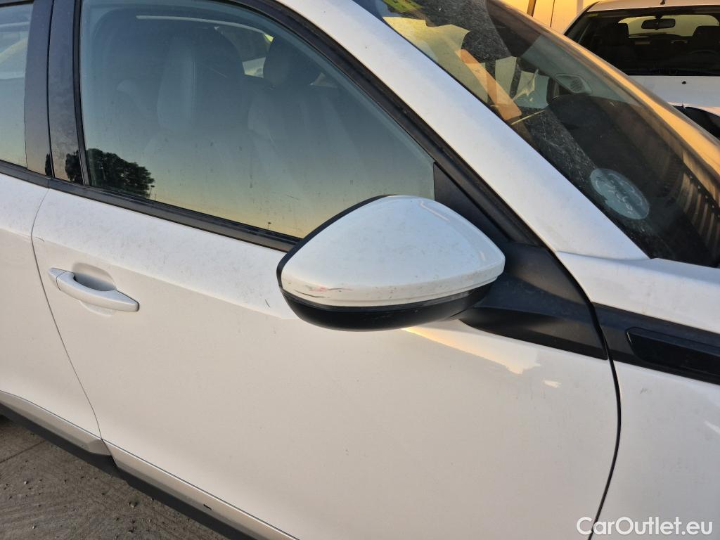  Peugeot  2008 PEUGEOT  / 2019 / 5P / todoterreno Allure BlueHDI 100 S&S BVM6 (AC) #17
