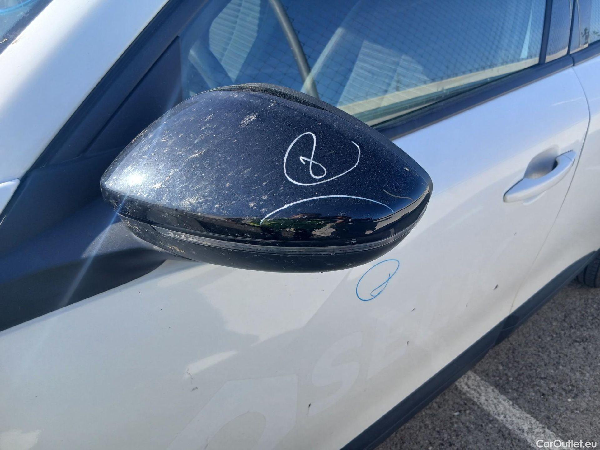  Peugeot  2008 PEUGEOT  / 2019 / 5P / todoterreno Active BlueHDI 81kW (110CV) #25