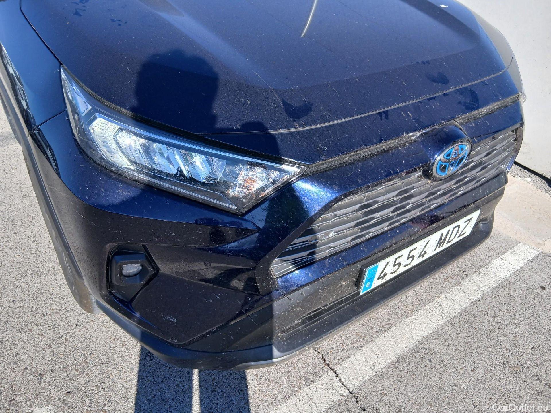  Toyota  RAV4 TOYOTA  / 2018 / 5P / todoterreno 2.5l 220H Advance #3