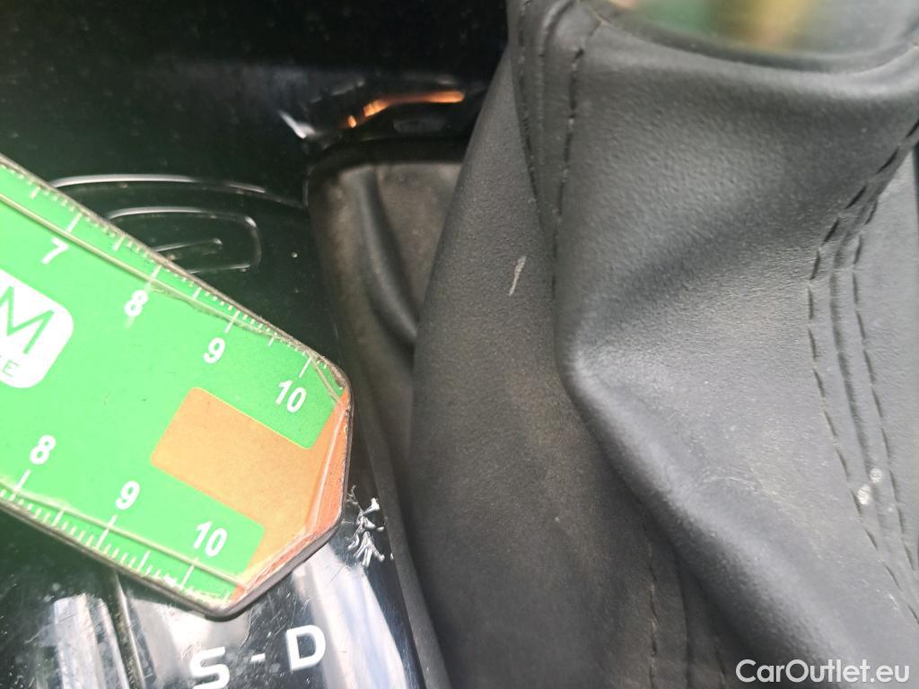  Toyota  C-HR TOYOTA  / 2019 / 5P / todoterreno 2.0 180H Style #39
