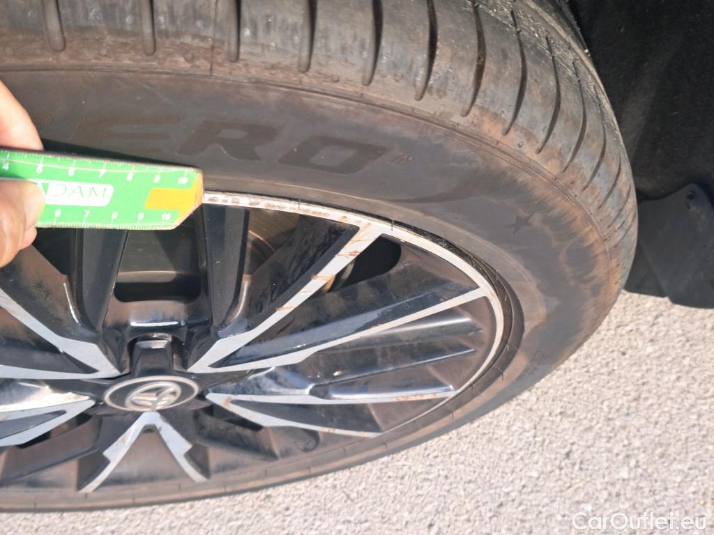 Toyota  C-HR TOYOTA  / 2019 / 5P / todoterreno 2.0 180H Style #13