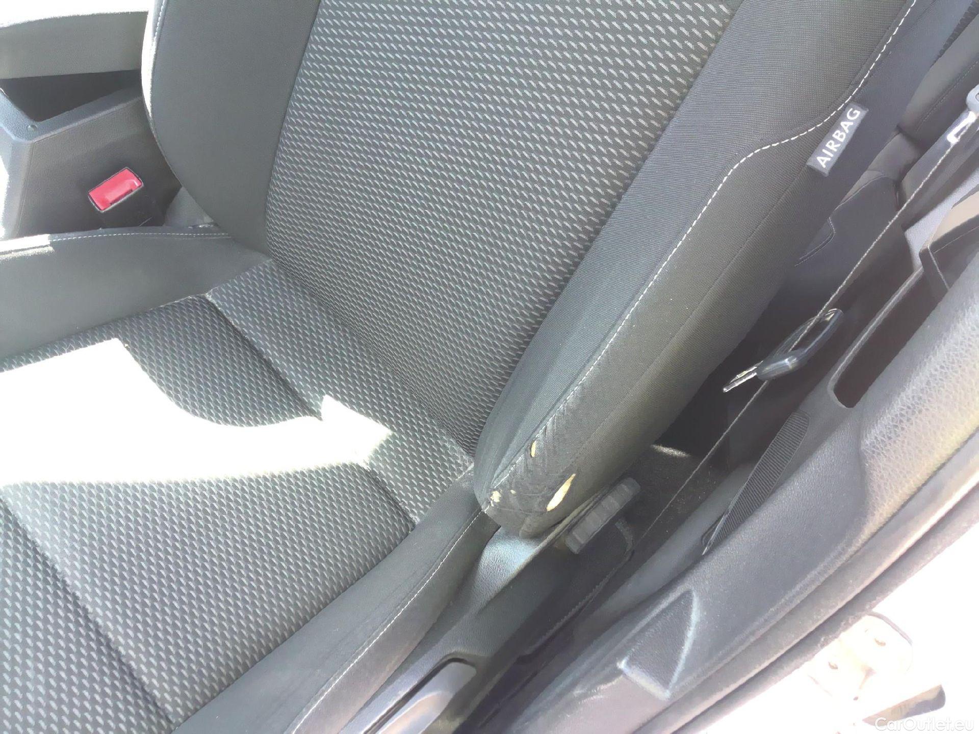  Volkswagen  Golf  VOLKSWAGEN 1.0 TSI 115 CV #19