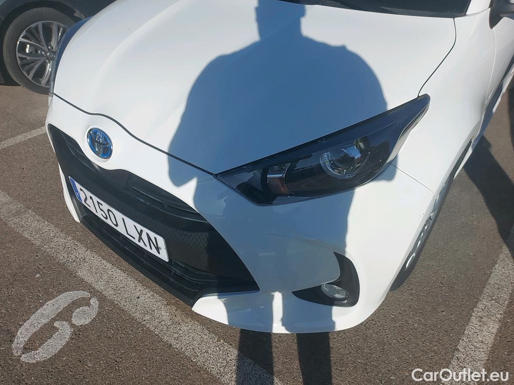  Toyota  Yaris TOYOTA  / 2020 / 5P / berlina con portón 1.5 120H Active Tech #25