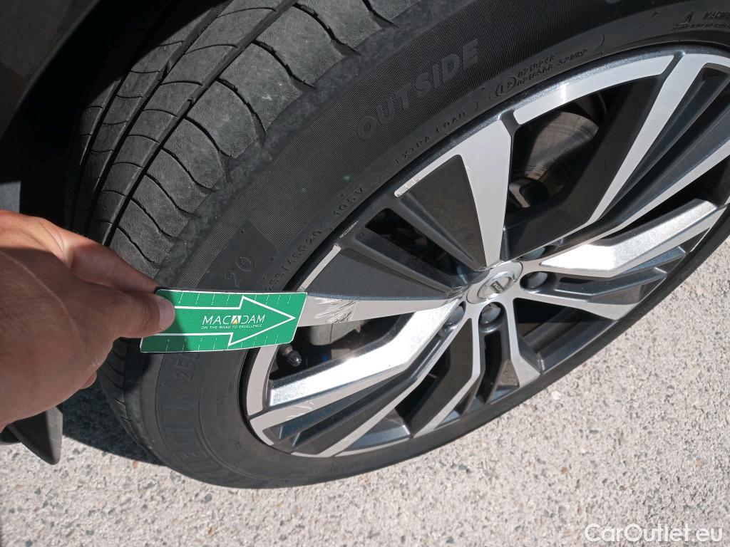  Volvo  XC60  Plus Bright Recharge Plug-In Hybrid AWD 2.0 T6 400CV AT8 E6d #1