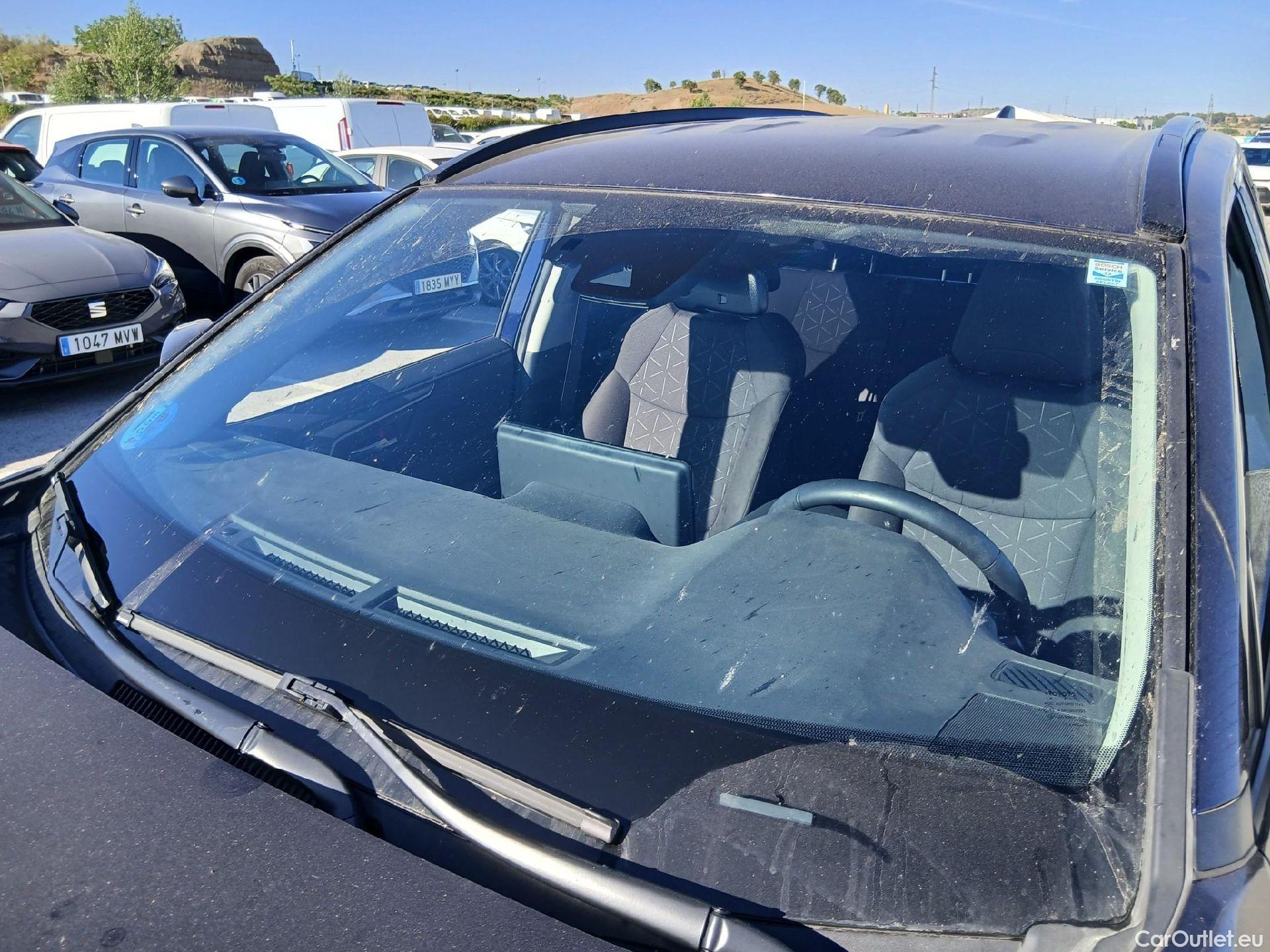  Toyota  RAV4 TOYOTA  / 2018 / 5P / todoterreno 2.5l 220H Advance #2