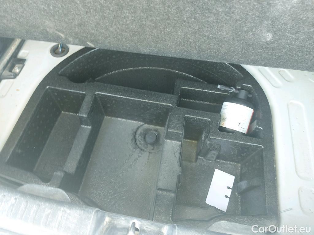  Toyota  Yaris TOYOTA  / 2020 / 5P / berlina con portón 1.5 120H Active Tech #14
