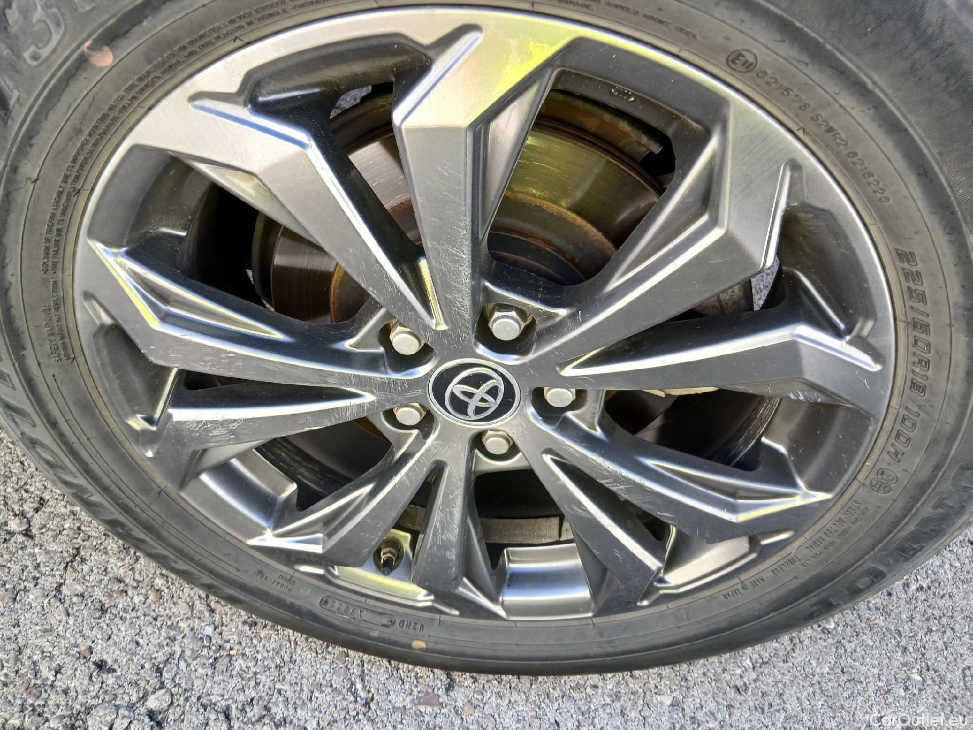  Toyota  RAV4 TOYOTA  / 2018 / 5P / todoterreno 2.5l 220H Advance #11