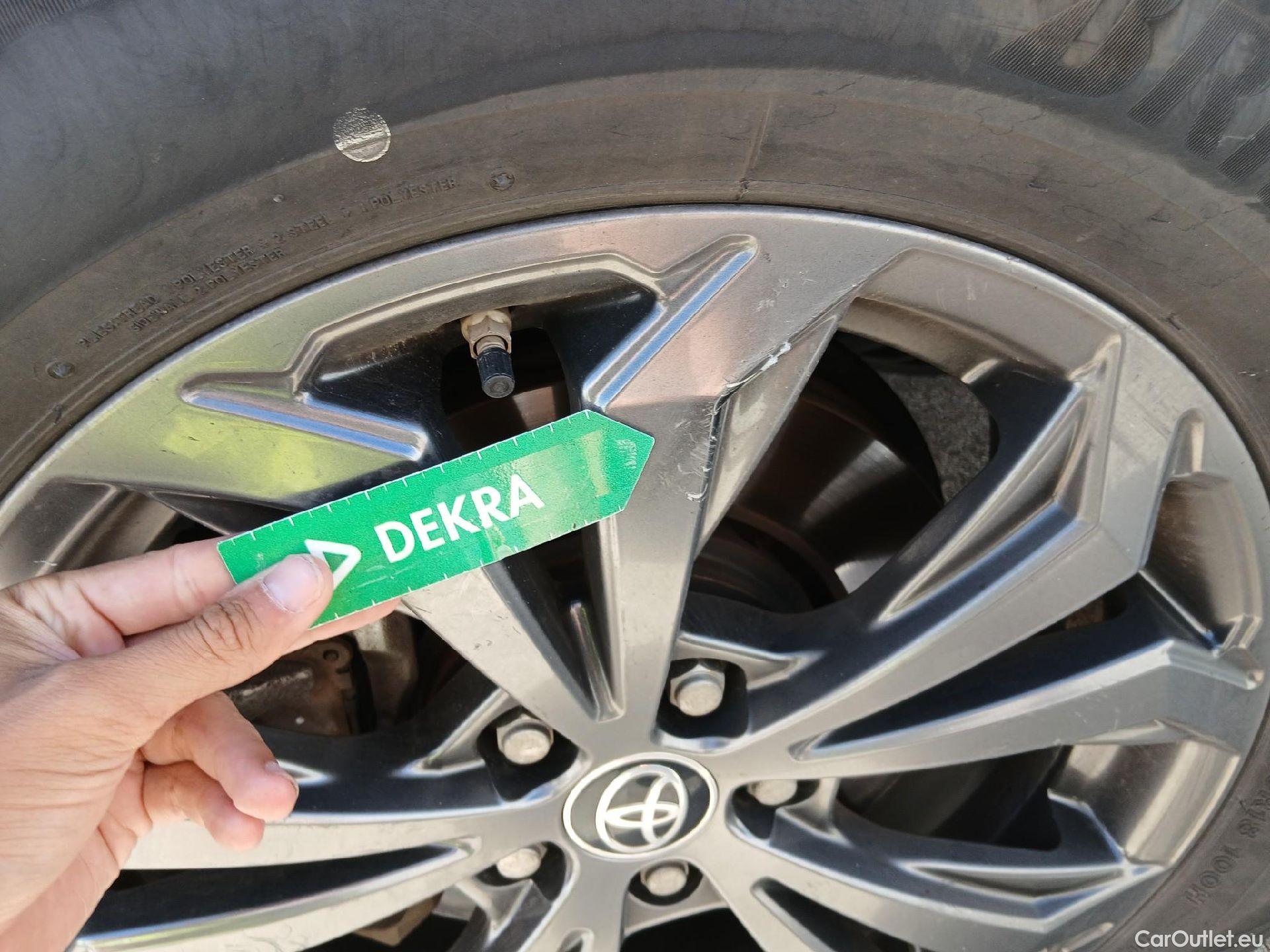  Toyota  RAV4 TOYOTA  / 2018 / 5P / todoterreno 2.5l 220H Advance #5