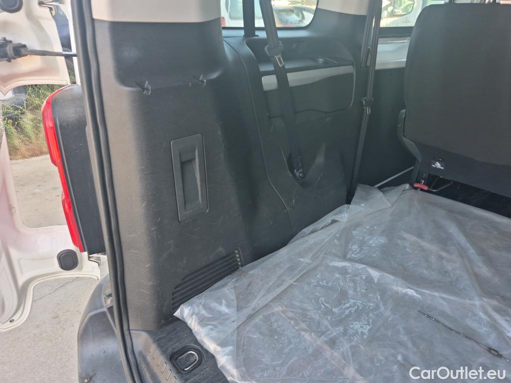  Opel  Vivaro OPEL  / 2019 / 4P / combi 1.5 Diésel 88kW (120CV) M Std Express #32