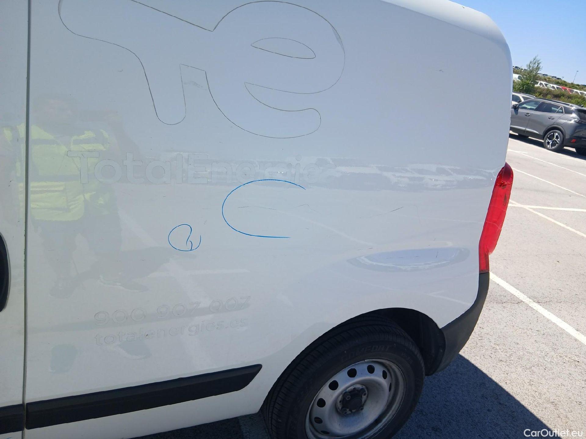  Fiat  Fiorino FIAT  / 2016 / 3P / furgón derivado de turismo Cargo Base N1 1.3 MJet 59 kW (80 CV) #23