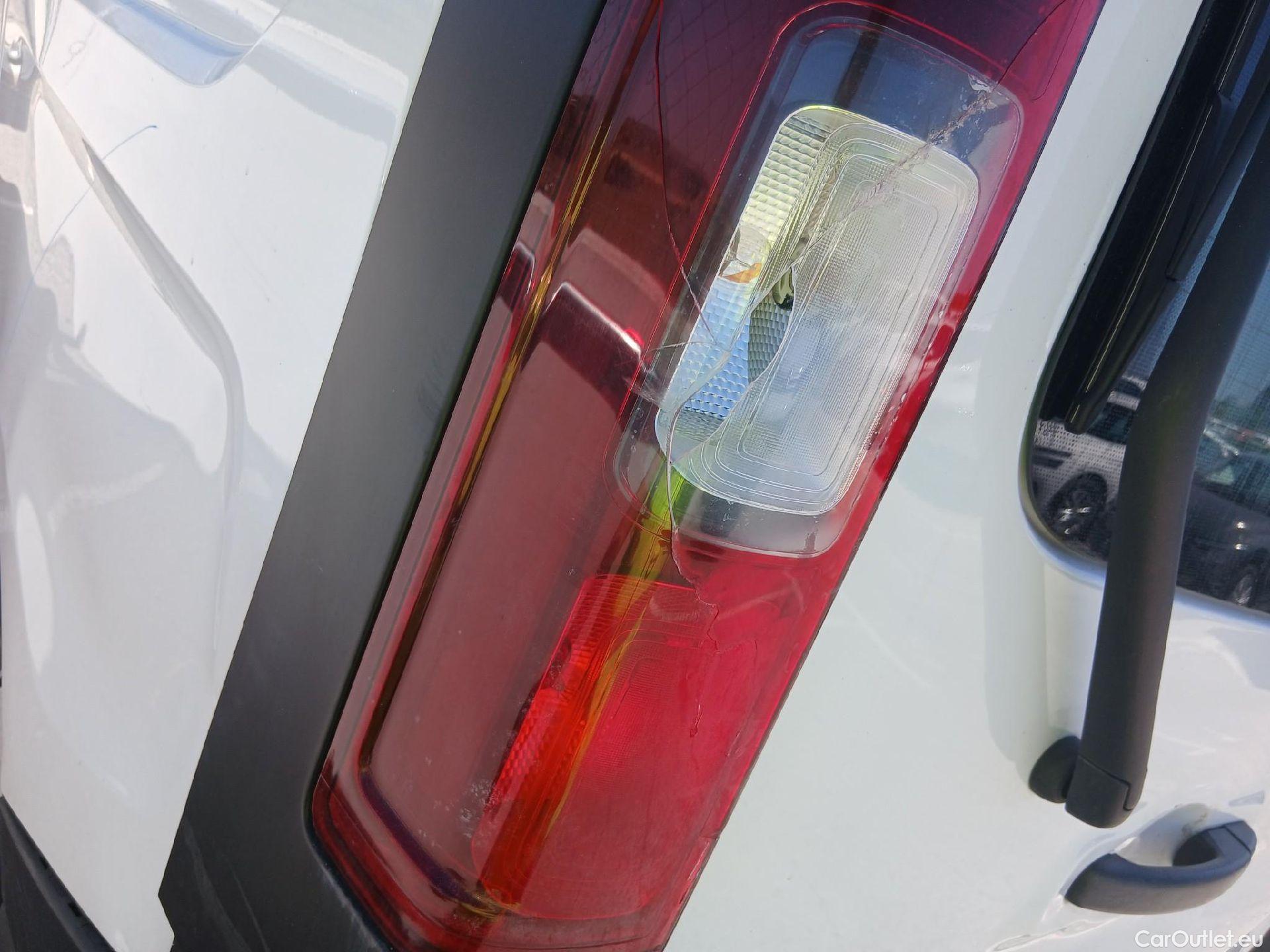  Nissan  NV300 NISSAN  / 2016 / 4P / combi Mixta 6 2.0dCi 88kW L2H1 1,2T Optima #32