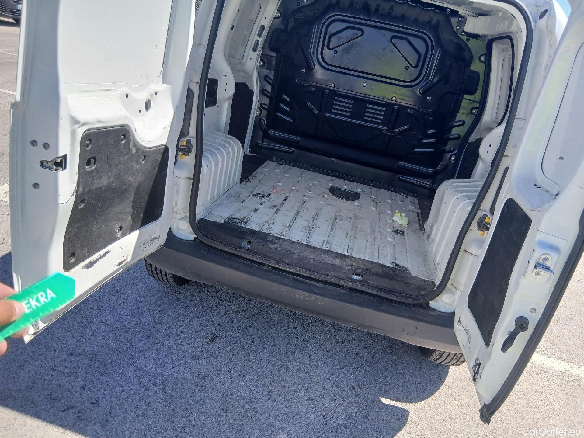  Fiat  Fiorino FIAT  / 2016 / 3P / furgón derivado de turismo Cargo Base N1 1.3 MJet 59 kW (80 CV) #5