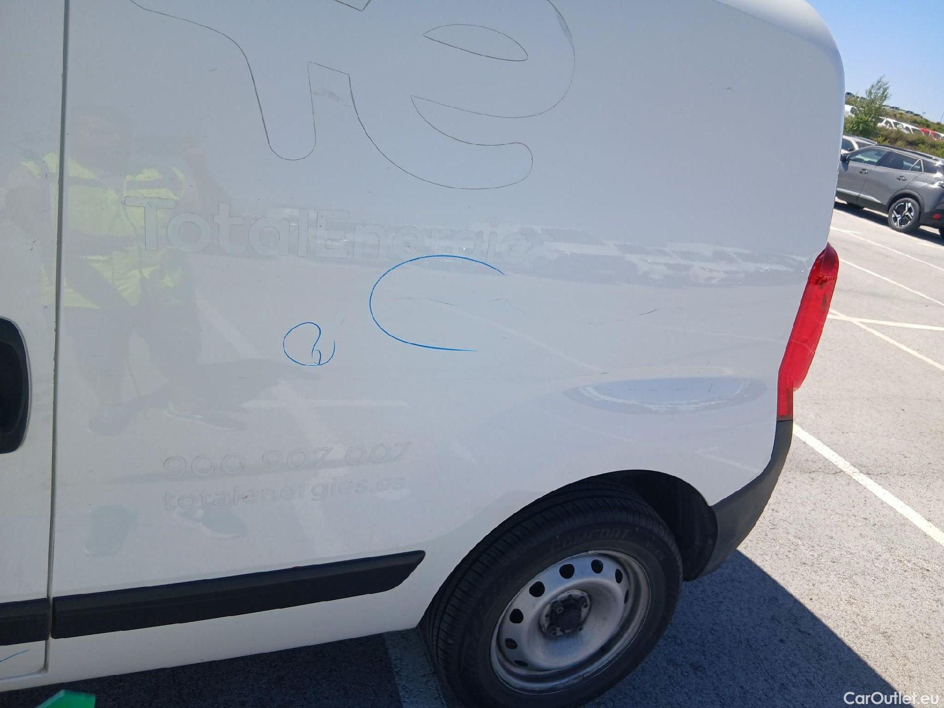  Fiat  Fiorino FIAT  / 2016 / 3P / furgón derivado de turismo Cargo Base N1 1.3 MJet 59 kW (80 CV) #22