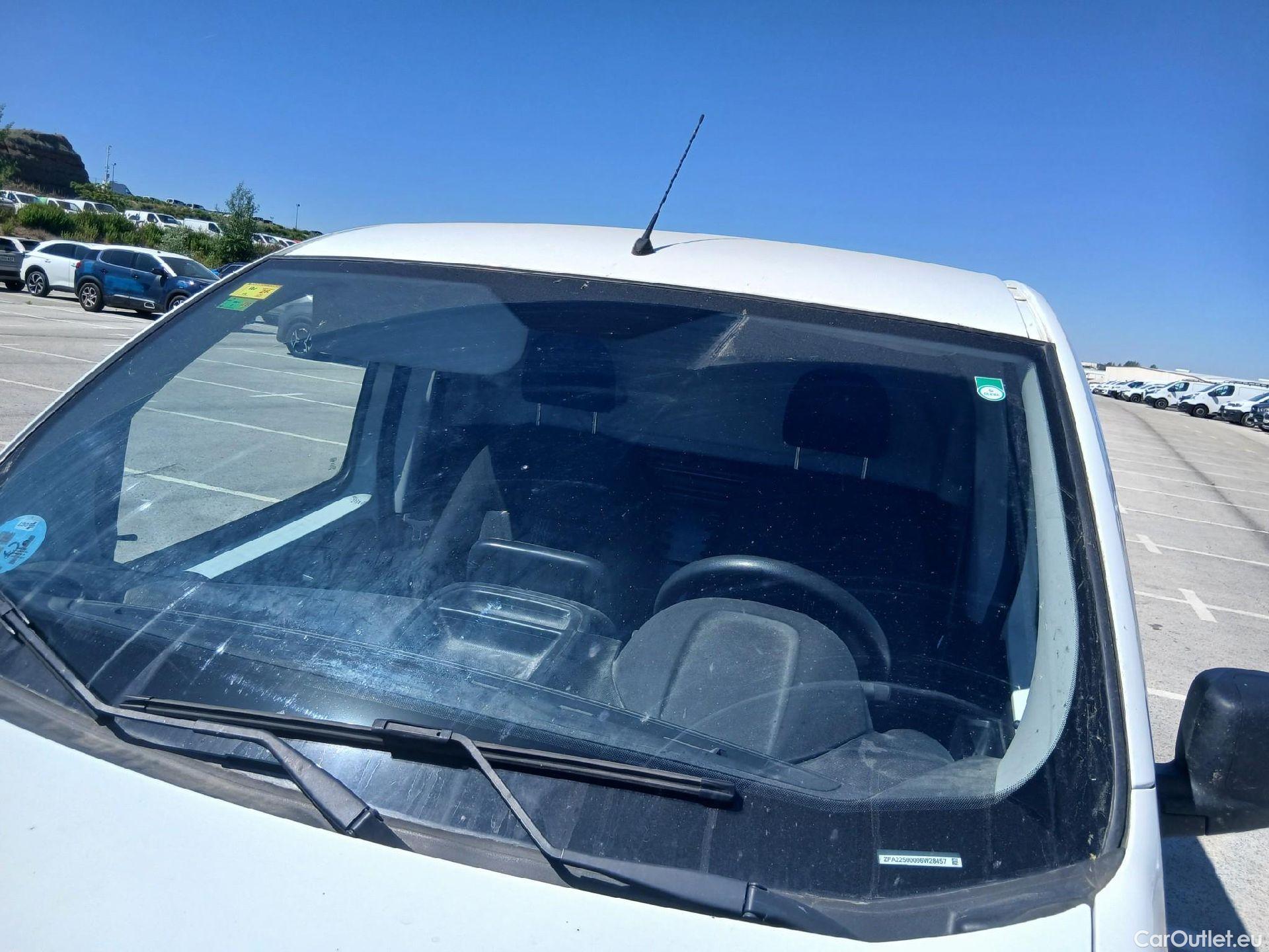  Fiat  Fiorino FIAT  / 2016 / 3P / furgón derivado de turismo Cargo Base N1 1.3 MJet 59 kW (80 CV) #12