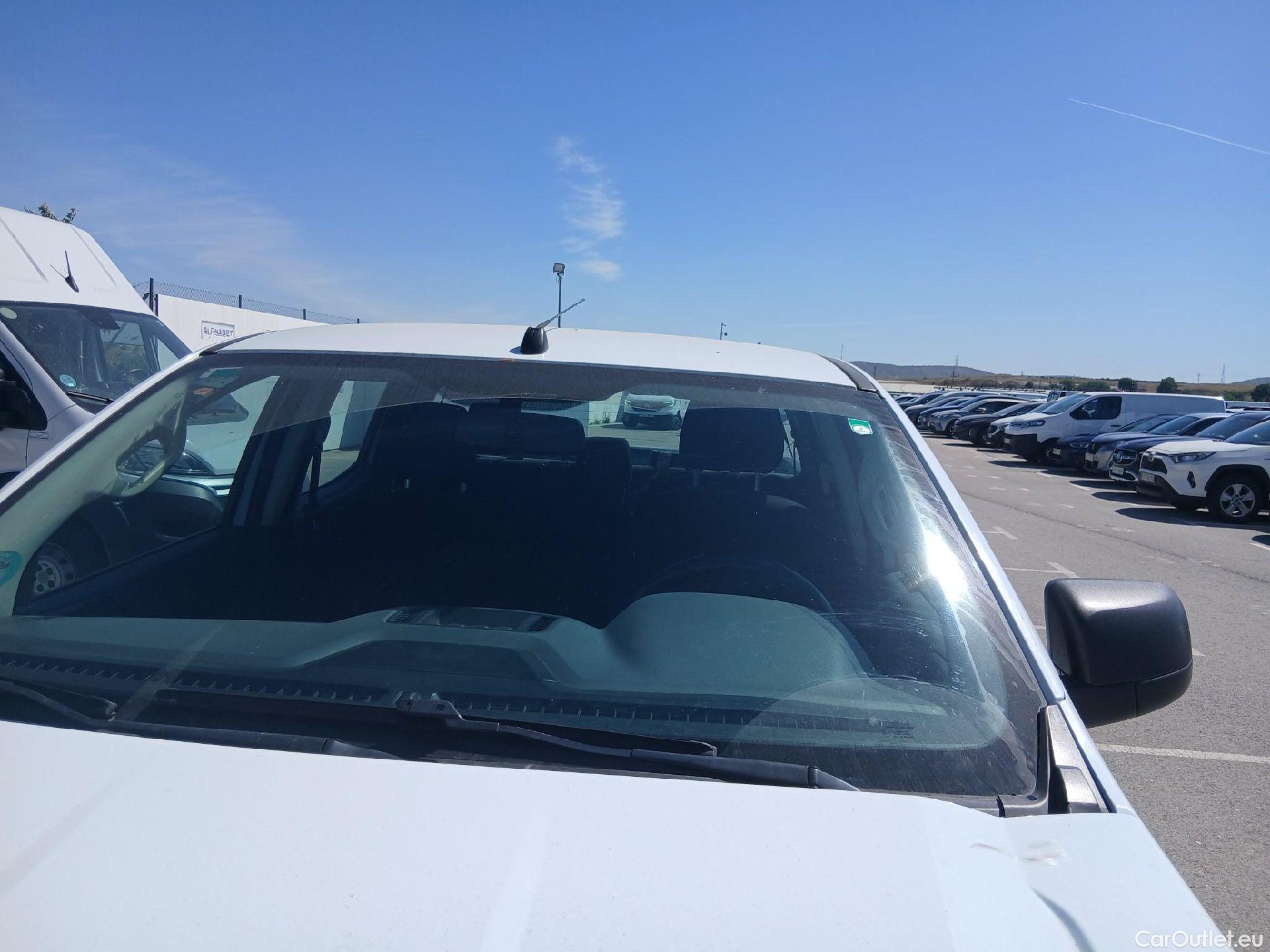  Ford  Ranger FORD  VU 4p 6G pickup 2.2 TDCi 160 CV 4x4 Doble Cab. XL S/S #17