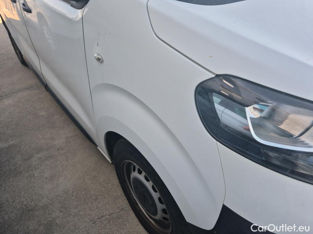  Opel  Vivaro OPEL  / 2019 / 4P / combi 1.5 Diésel 88kW (120CV) M Std Express #40