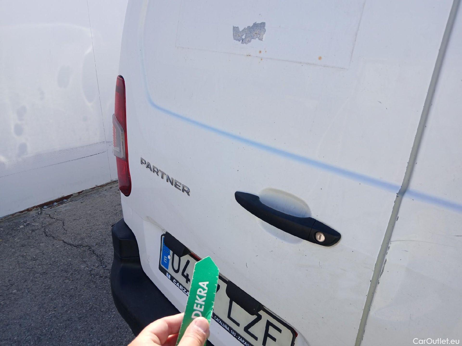  Peugeot  Partner PEUGEOT  / 3P / Pro Standard 600kg BlueHDi 100 CV #84