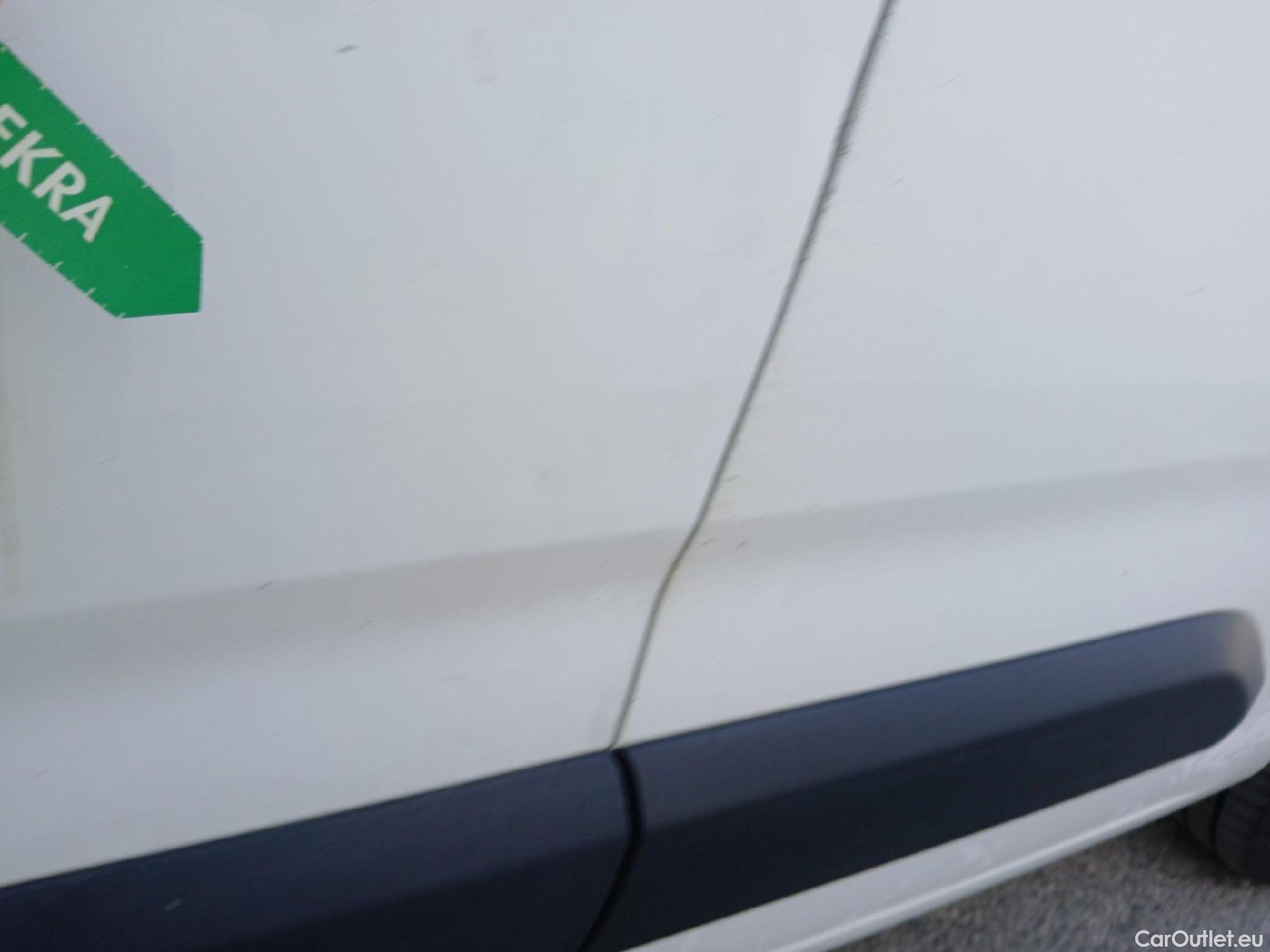  Peugeot  Partner PEUGEOT  / 3P / Pro Standard 600kg BlueHDi 100 CV #60