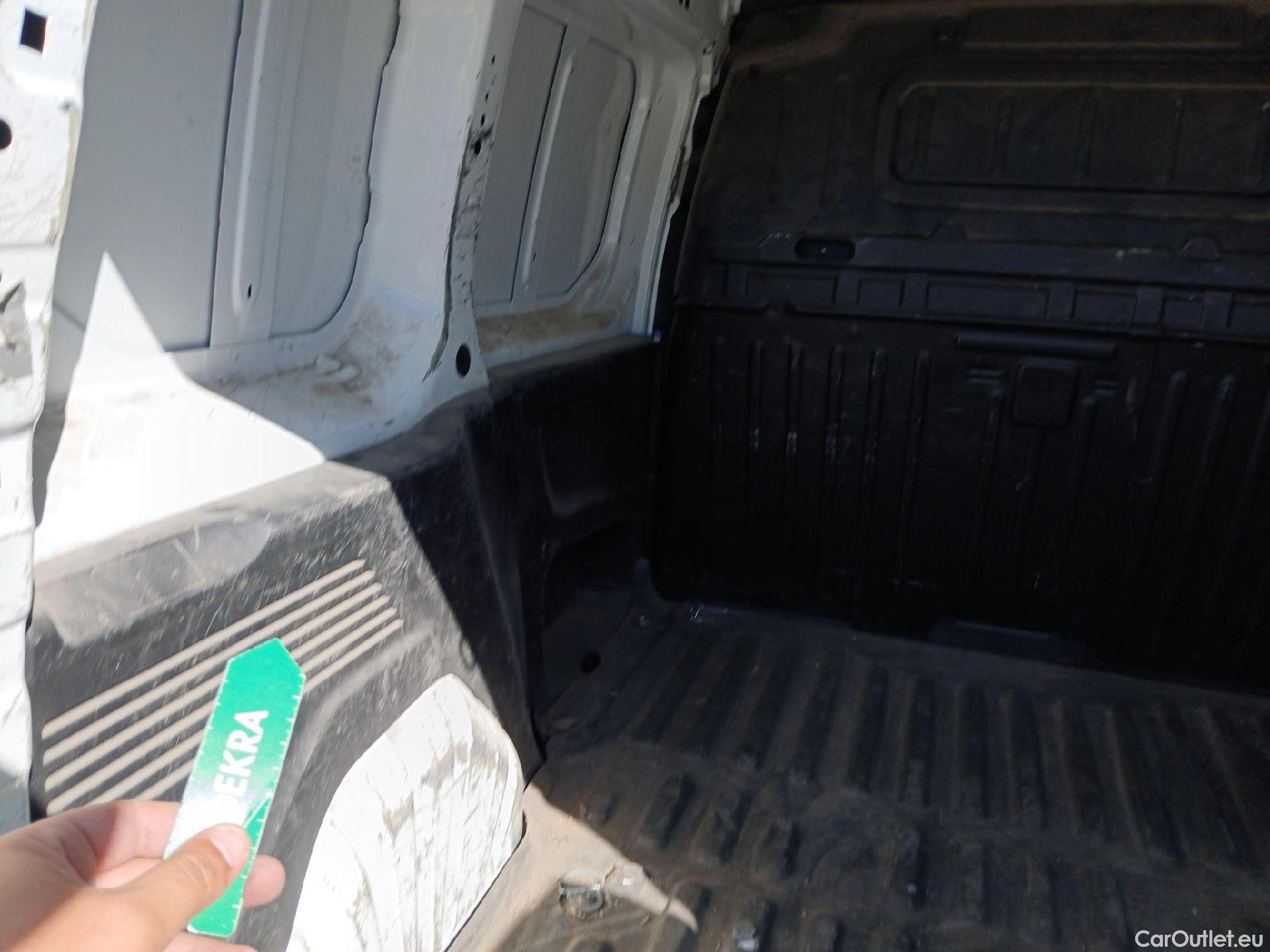  Peugeot  Partner PEUGEOT  / 3P / Pro Standard 600kg BlueHDi 100 CV #18