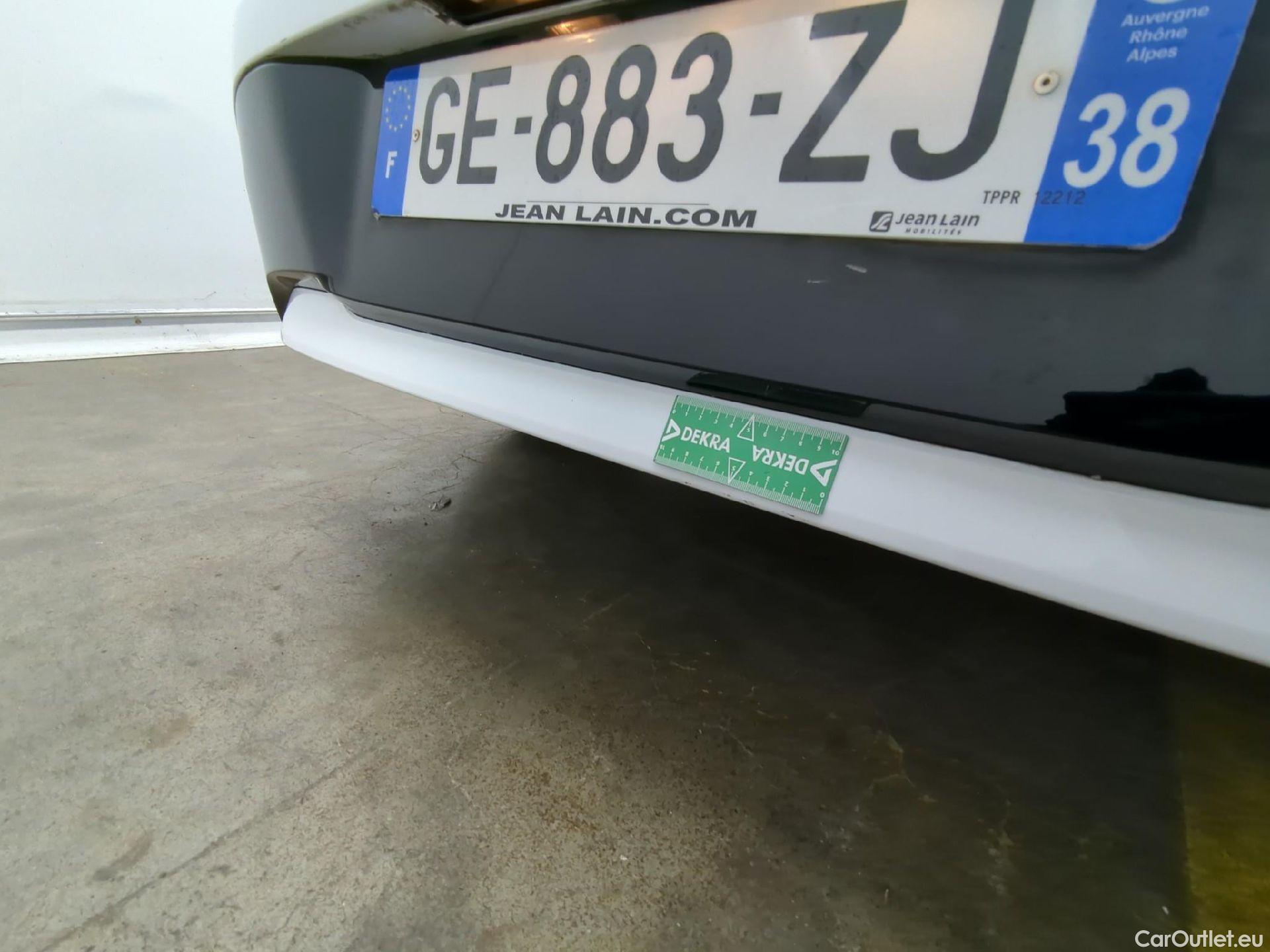  Toyota  Corolla TOYOTA  / 2018 / 5P / Berline Hybride 122h Dynamic #25