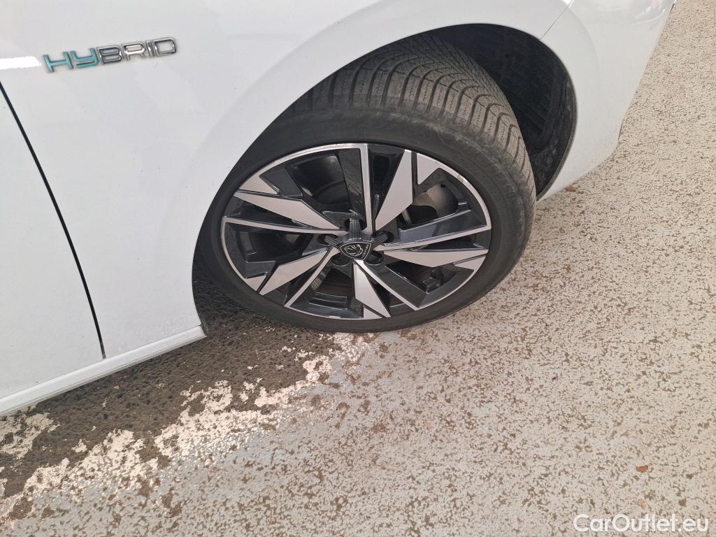  Peugeot  308 PEUGEOT  / 2021 / 5P / Berline PHEV 180 E-EAT8 ACTIVE PACK #4