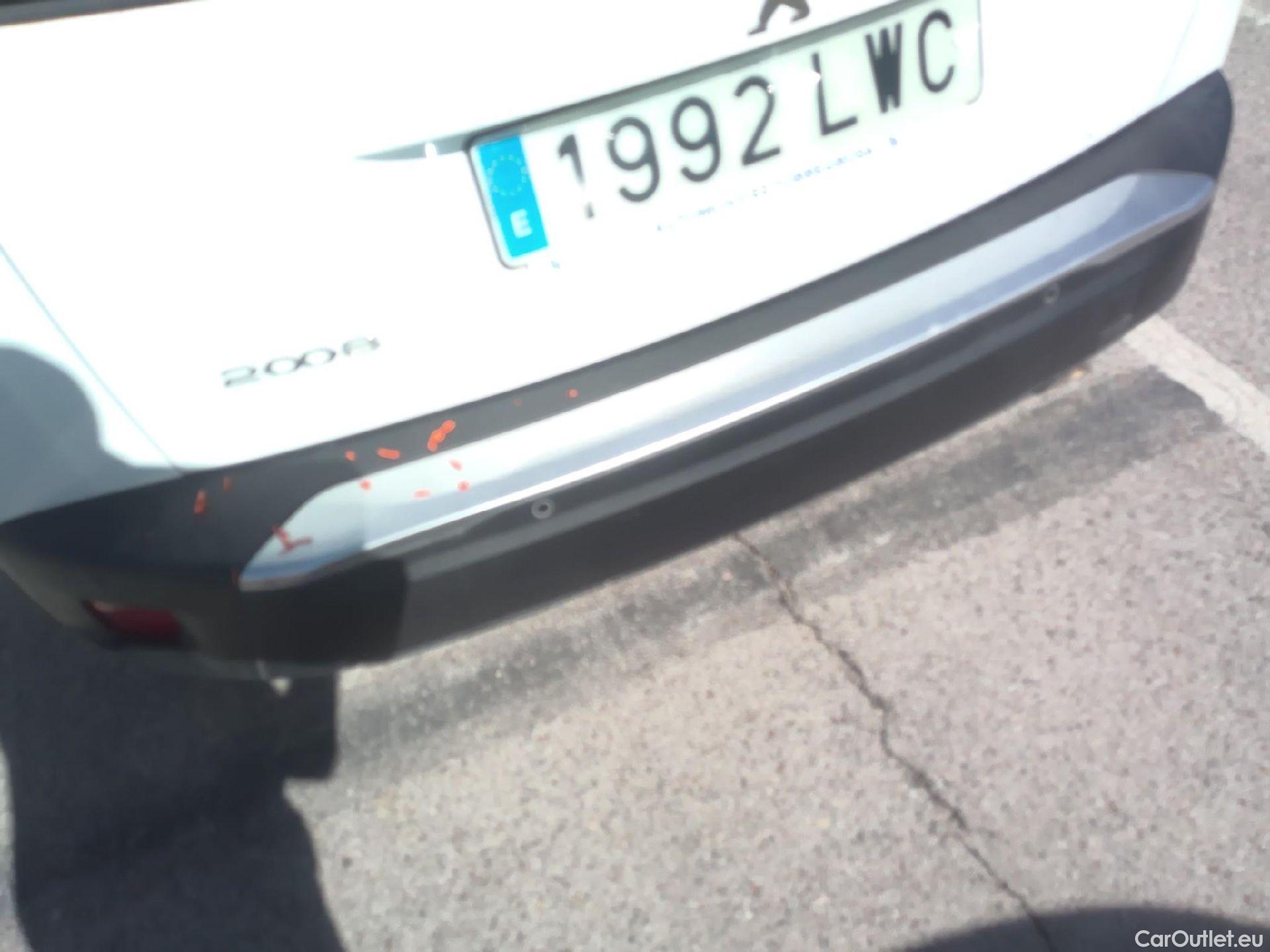  Peugeot  2008 PEUGEOT  / 2019 / 5P / todoterreno Allure BlueHDI 81kW (110CV) #4